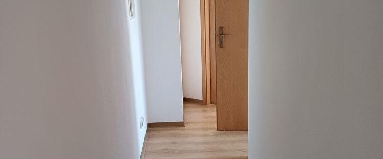 Schöne 3-Raumwohnung im DG zu vermieten! - Photo 1