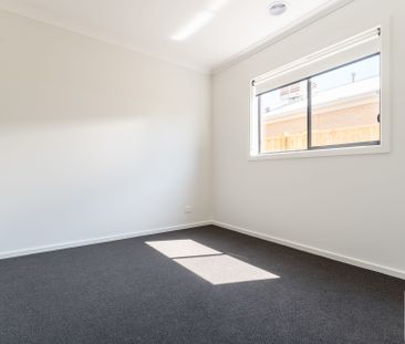 Spacious 4-Bedroom Family Home with Modern Comforts - Photo 2