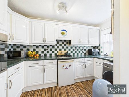 2 bedroom end of terrace house to rent - Photo 5
