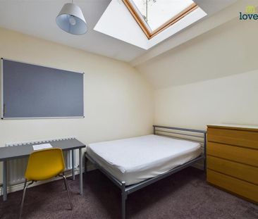 4 bedroom semi-detached house to rent - Photo 5