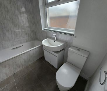 Terraced House to rent on - Photo 5