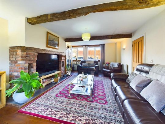 4 bedroom barn conversion to rent - Photo 1