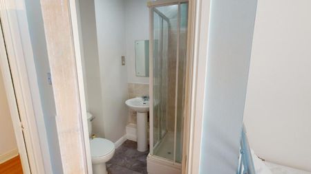 3 bedroom flat to rent - Photo 5