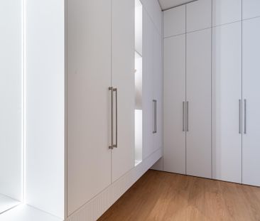 LUXUS, PANORAMATICKÝ VÝHĽAD A TOP LOKALITA! Exkluzívny 3-izbový byt s 25 m² terasou v CASSOVARE – Fotografia 3