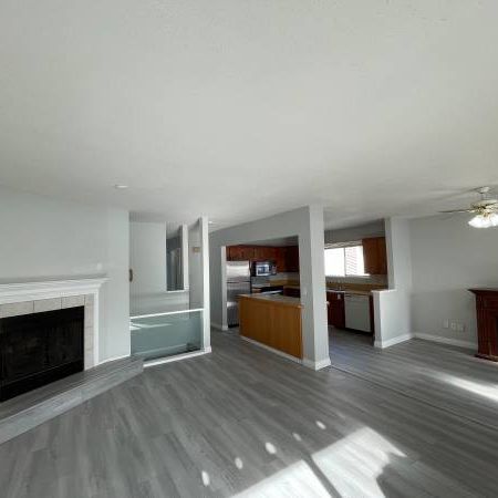 Bright Upper Suite - Photo 1
