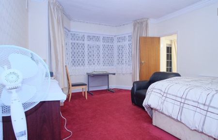 4 Bed Semi-Detached House, Mount Pleasant Road, NW10 - Photo 4