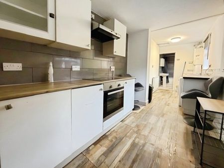 Wisbech Road, Outwell. - Photo 4