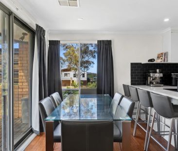 Free standing home on private block - Photo 4