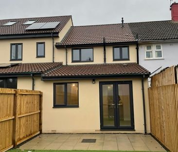 4 Bed Terraced House, Hellier Walk, BS13 - Photo 3