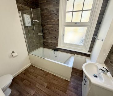 3 bedroom flat to rent - Photo 5