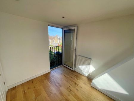 4 bedroom terraced house to rent - Photo 4