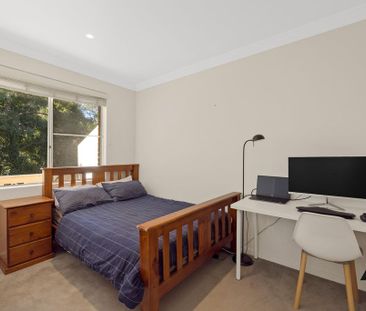 Bright & Spacious 2-Bedroom Apartment In Prime Dulwich Hill Location - Photo 4