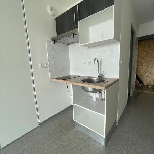 Location Appartement 1 pièce 18m² NIMES 30000 - Photo 1