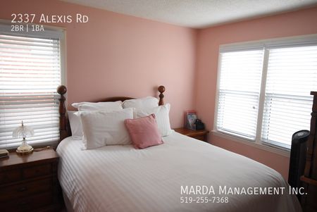 CHARMING 2-BEDROOM HOME IN EAST WINDSOR+UTILITIES - Photo 4