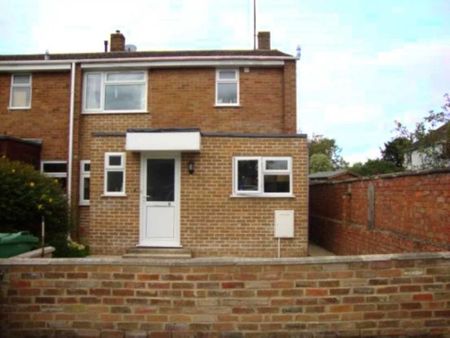 6 bedroom semi-detached house to rent - Photo 2