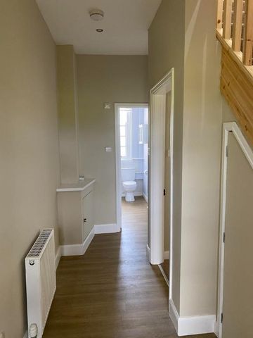 4 bedroom semi-detached house to rent - Photo 4