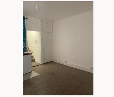 1 bedroom ground floor flat to rent - Photo 5