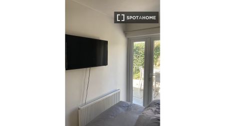 Room for rent in shared 3-bedroom house in Dublin - Photo 2