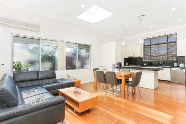 Available Now | Spacious family home near Strathfield Park - Photo 1