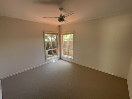 4 BEDROOM, 2 BATHROOM HOUSE IN MOUNT JOHNS WITH A POOL - Photo 4