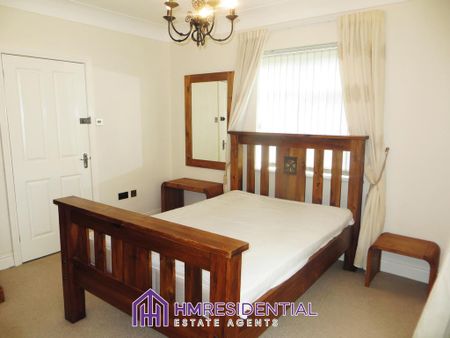 4 bedroom semi-detached house to rent - Photo 2