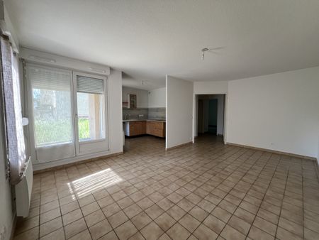 Location Appartement 2 pièces 53m² LE PEAGE DE ROUSSILLON 38550 - Photo 2