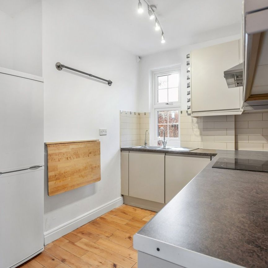 2 Bed Flat, The Green, W5 - Photo 1