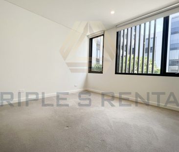 Spacious and Stunning 2 Bedrooms with super convenient location! - Photo 6