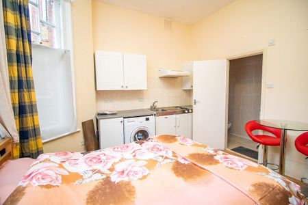 Studio to rent - Photo 2