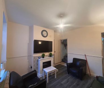 2 bedroom terraced house to rent - Photo 1
