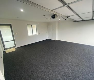 Discover modern living at 13 Stadium Lane, Whitiora, Hamilton! - Photo 4