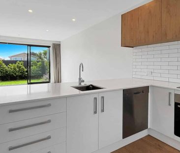 SHIRLEY - 2 STOREY, 3 BEDROOM, 2 HEATPUMPS, SINGLE INTERNAL ACCESS ... - Photo 5