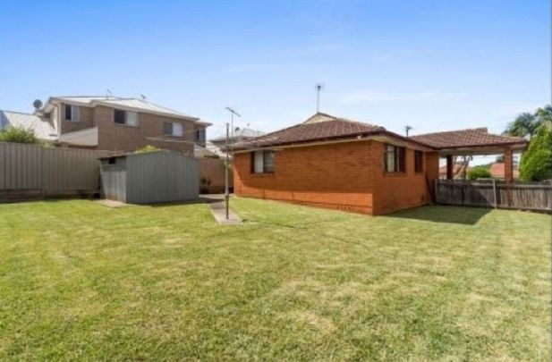 Immaculate Freshly Painted 3 Bedroom Brick Home - Photo 1