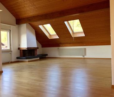 Grand appartement mansardé avec cheminée - Photo 3