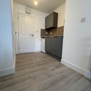 Studio Flat, Wolves Lane, N13 - Photo 2