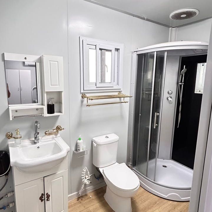 Ideal Family Home with Extra Accommodation! - Photo 1