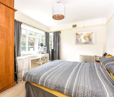 A fantastic two double bedroom flat situated between Wimbledon Village and Wimbledon town - Photo 1