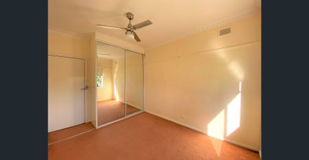 Cosy Three Bedroom Home, Gas cooking, WATER USAGE INCLUDED! - Photo 2