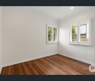 Spacious Family Home with Pool & Ducted Air Con - Photo 6