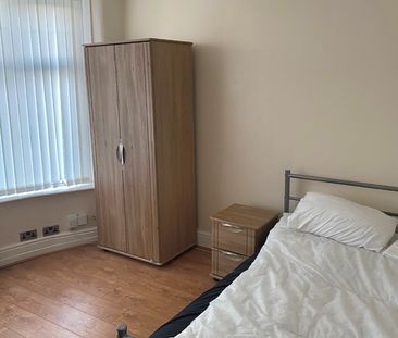 4 Bed Semi-Detached House, Mornington Crescent, M14 - Photo 3