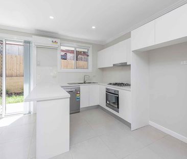 MODERN 3 BEDROOM TOWNHOUSE - Photo 5
