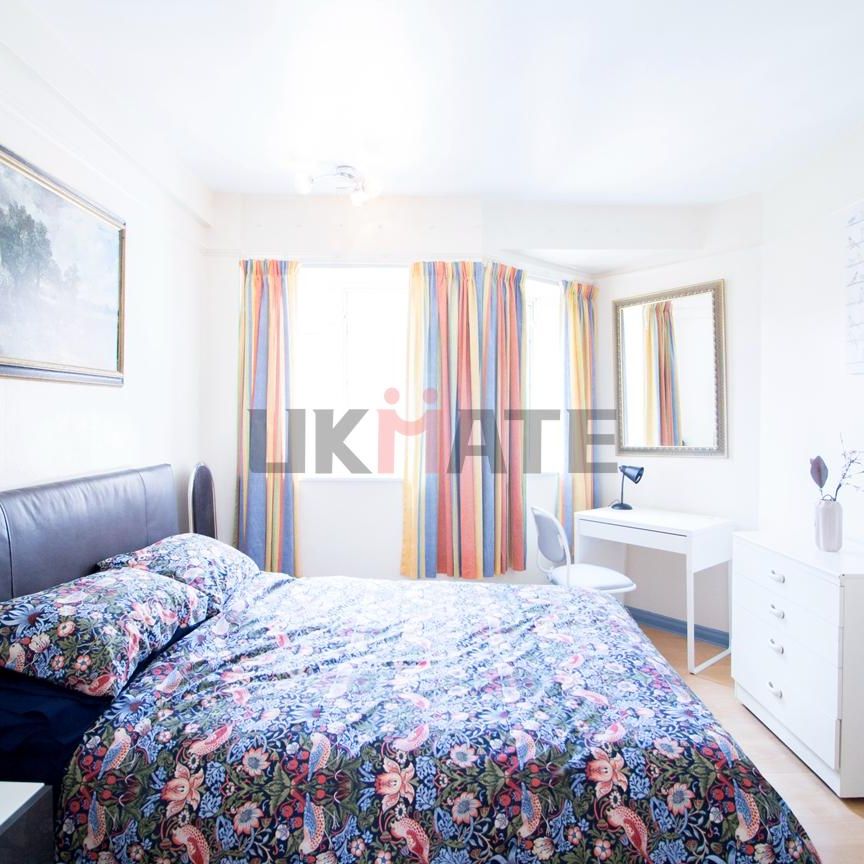 West Kensington Court A Room A Room C - Photo 1