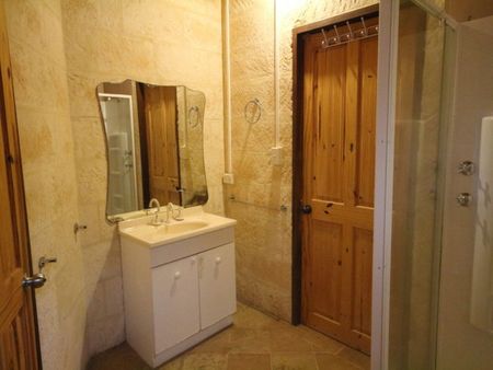 UNIQUE 5X1 HOME IN LOVELY ACSOT ESTATE - Photo 3