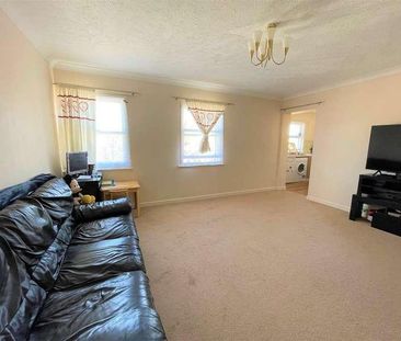 Stratfield House, Birchett Road, GU11 - Photo 3