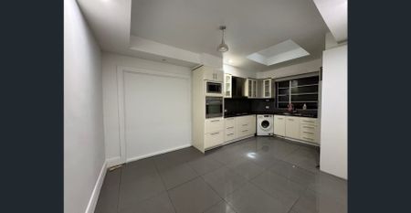 Unfurnished Three-bedroom house for rent - Photo 5