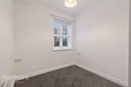 2 bedroom ground floor flat to rent - Photo 5