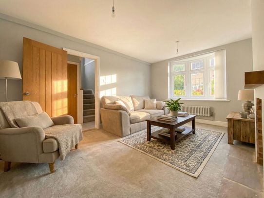 Jocelyns, CM17, Old Harlow - Photo 1