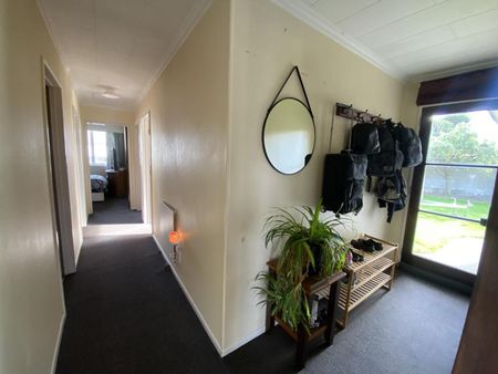 Strathearn Family home - Photo 3