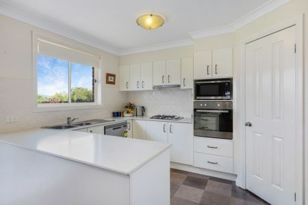 Beautiful 4 Bedroom Home in Lampada Estate - Photo 5