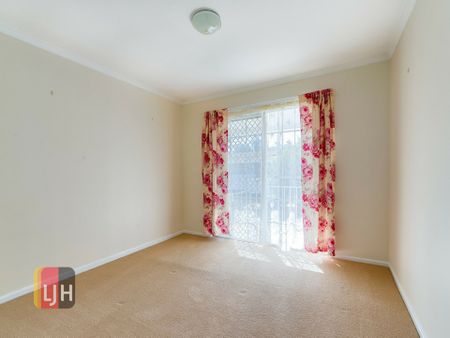 3 BEDROOM TOWNHOUSE WITH COMPLEX POOL AND TENNIS COURT ! - Photo 4